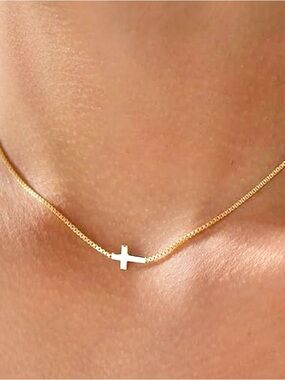 NWT 18k Gold Cross Bar Necklace